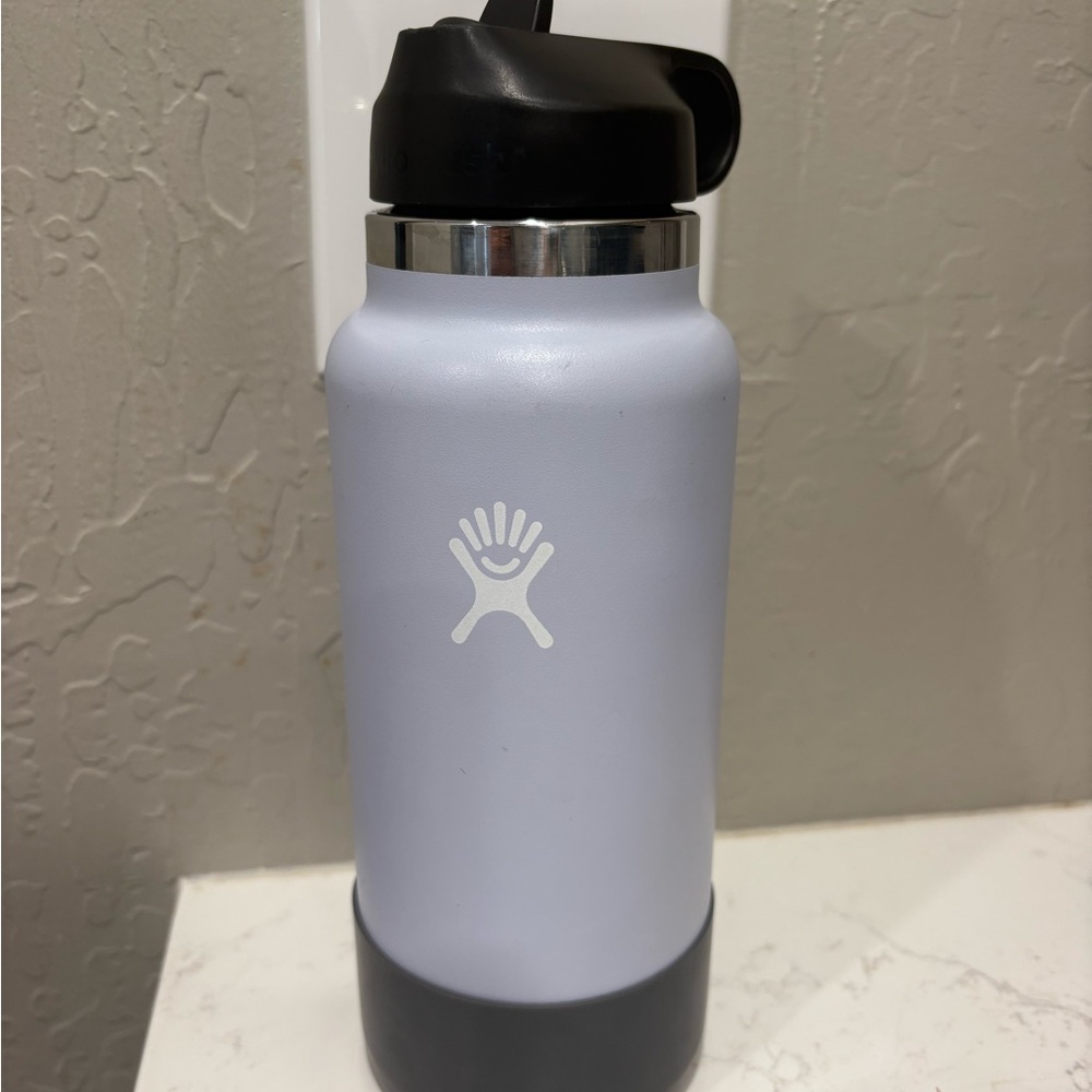 Hydro Flask Lavender 30oz Water Bottle